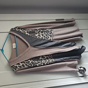 Women's large BiBi top. Beautiful color block with leopard pattern